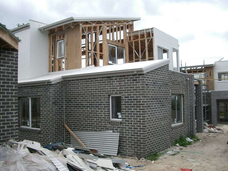 QUALITY TOWNHOUSE - BUY OFF THE PLAN; ONE STREET OFF THE ESPLANADE Picture 2