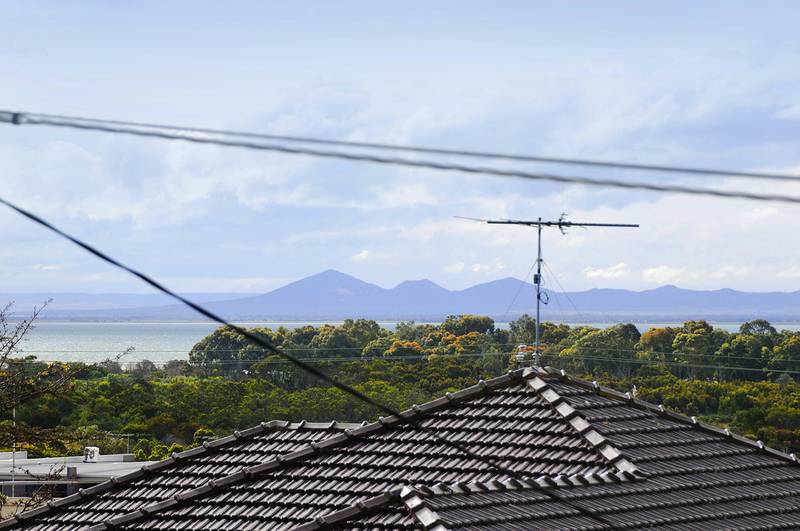 BAY VIEW CLOSE TO TOWN Picture 2