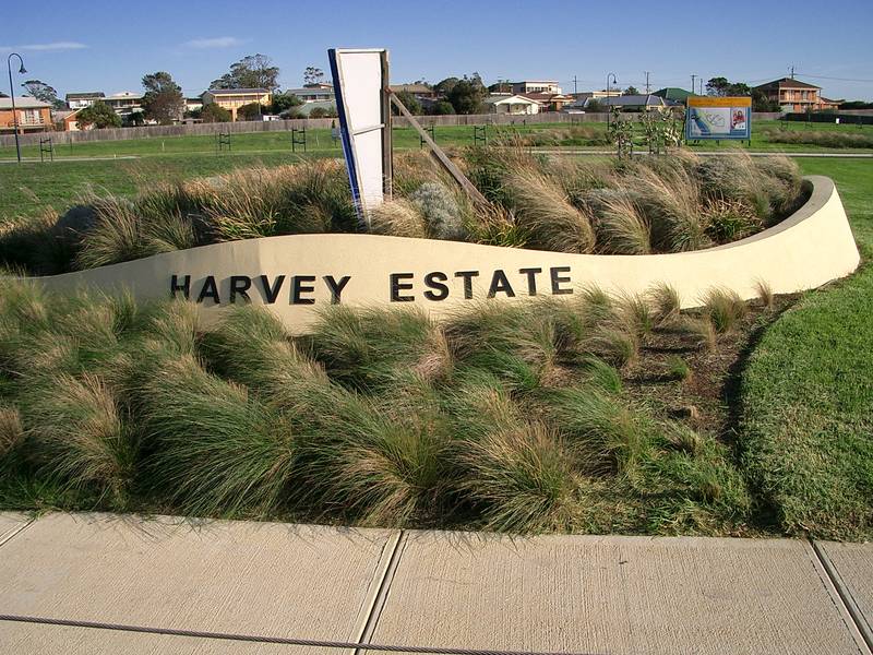 CORNER ALLOTMENT WITH BAY VIEWS! Picture 2