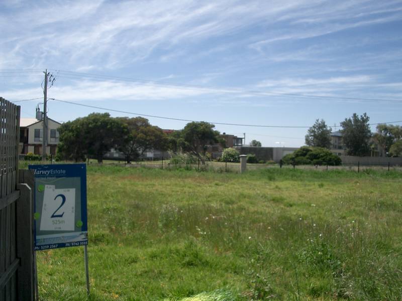 ACROSS THE ROAD TO THE BEACH! Picture 2