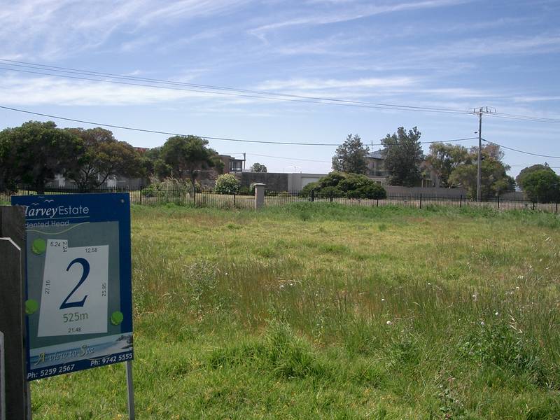 ACROSS THE ROAD TO THE BEACH! Picture 3