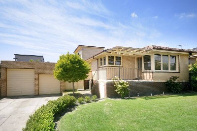 HANDSOME HOME WITH BAY VIEWS Picture