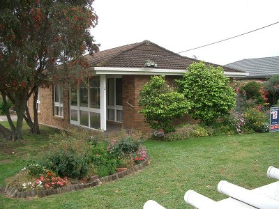 WALK TO SHOPS AND BEACH Picture WALK TO SHOPS AND BEACH Picture