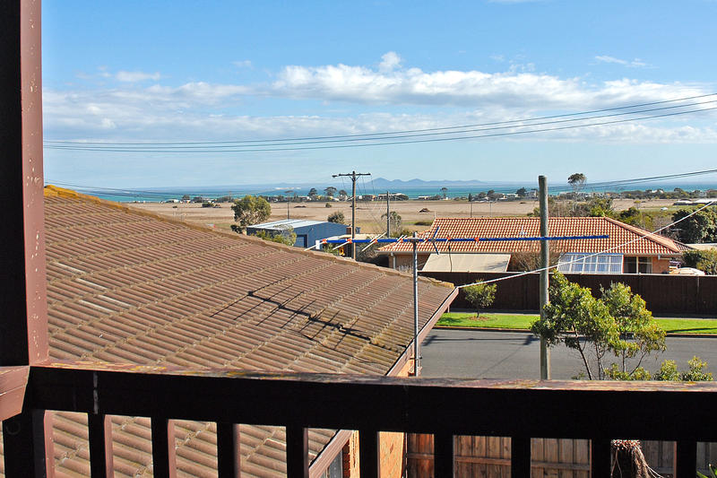 Lovely Three Bedroom Family Home With Views Picture 2