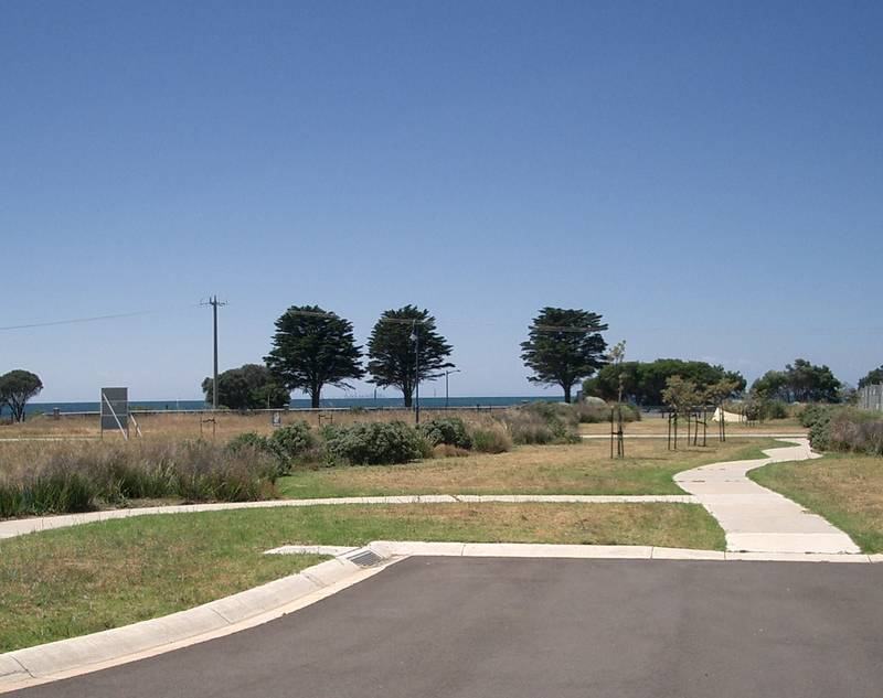 LOCATED IN A QUIET COURT Picture 3