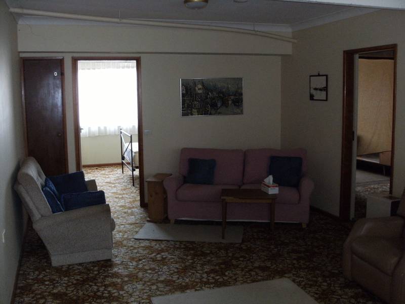 Ramblers Road one bedroom Unit Picture 3