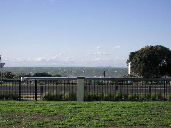 ESPLANADE FRONTAGE Picture 2