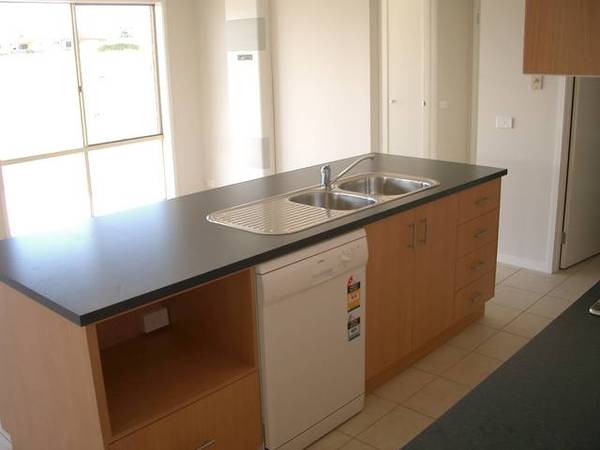 BRAND NEW WALK IN AND RELAX. Picture 3