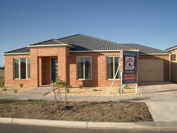 BRAND NEW WALK IN AND RELAX. Picture 1