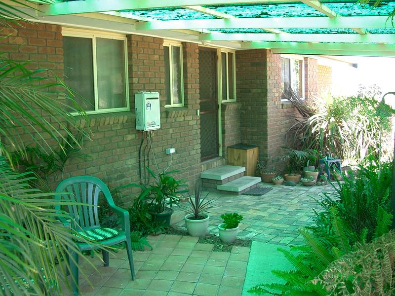 HOUSE ON TWO 10 ACRE TITLES WITH BAY VIEWS. Picture 3