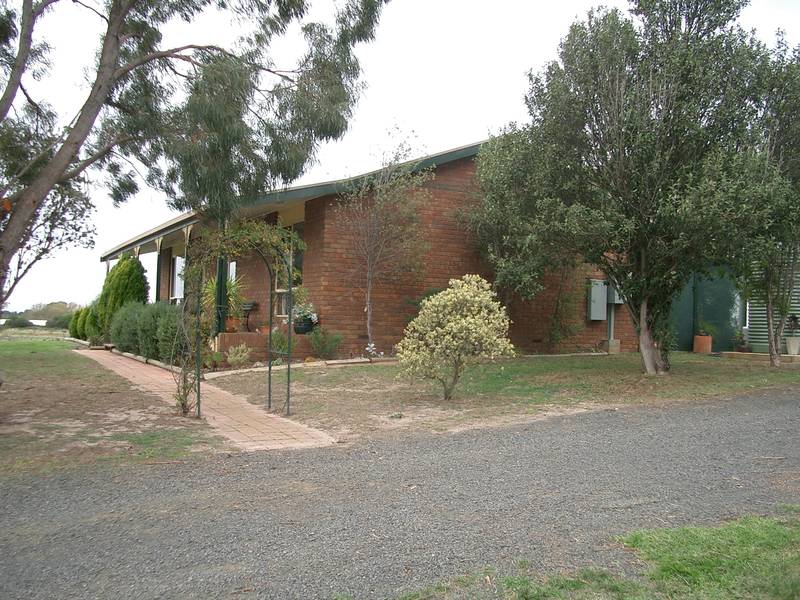 HOUSE ON TWO 10 ACRE TITLES WITH BAY VIEWS. Picture 2