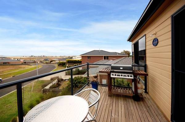 LOVELY SAFE BAY VIEWS. Picture 3