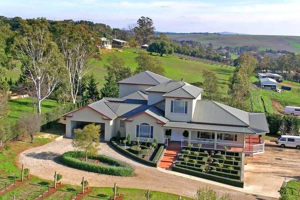 WONDERFUL LIFESTYLE CLOSE TO DEAKIN UNIVERISTY Picture 3