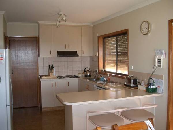 BAY VIEWS & NEAT AS A PIN Picture 2