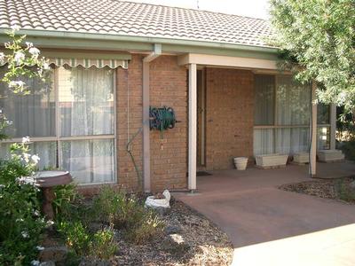 CLOSE TO TOWN IN A QUITE COURT. Picture