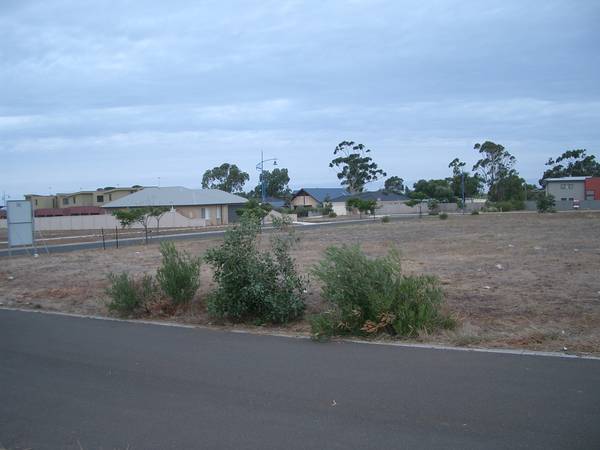 MUST SELL MAKE A OFFER IDEAL TOWNHOUSE BLOCK. Picture 2