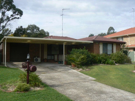 Handy Location! Picture 2