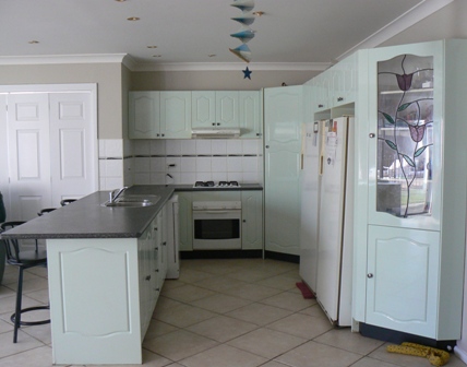 A LARGER FAMILY HOME & TEENAGE RETREAT Picture 2