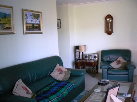 PRESENTABLE, COMFORTABLE AND COSY Picture 2