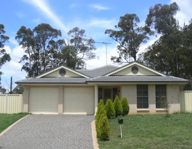 REAL YOUNG AND REALLY LARGE (4 BEDDA) Picture