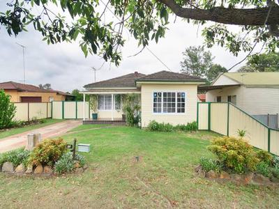 Well Presented Family Home in Great Located! Picture Well Presented Family Home in Great Located! Picture