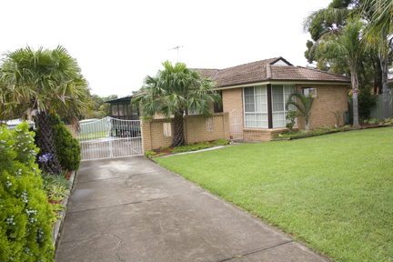 A LARGE 4 BEDDA FOR THE LARGER FAMILY Picture 1