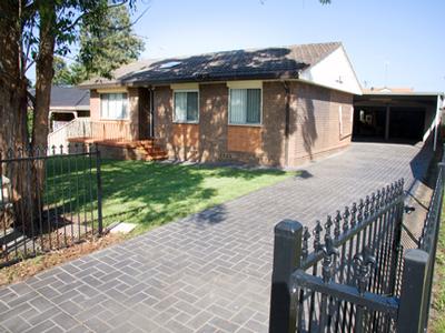 Large Family Home In a Great Location Picture Large Family Home In a Great Location Picture