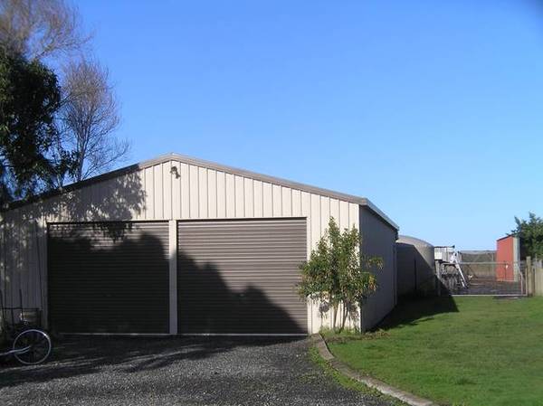 Between the Mountians & the Sea Picture 2