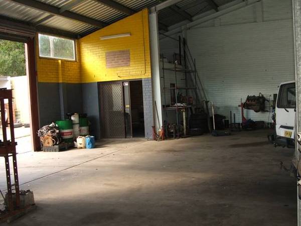 MECHANIC WORKSHOP - FREEHOLD BUSINESS Picture 2