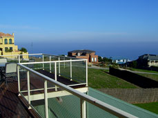 LUXURIOUS LIVING WITH BREATHTAKING VIEWS! Picture 2