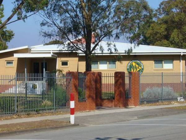 LOCATION! LOCATION! Picture 2