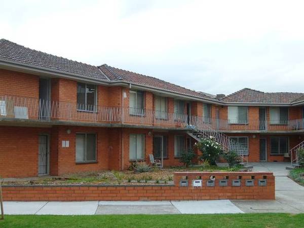 CLOSE TO ALL AMENITIES Picture 1