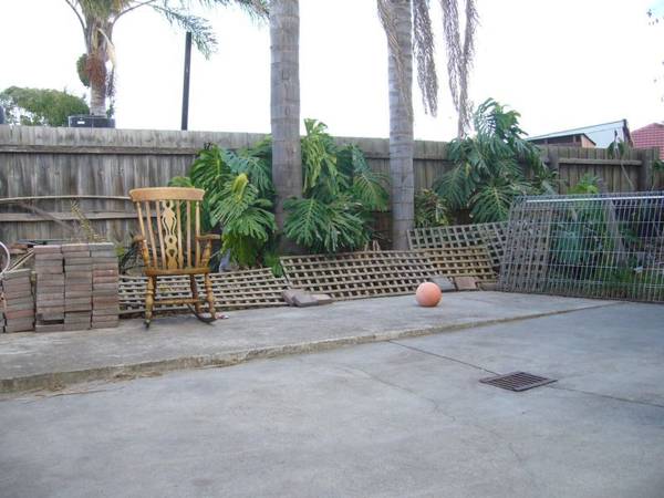 GREAT FIRST HOME/INVESTMENT! Picture 3