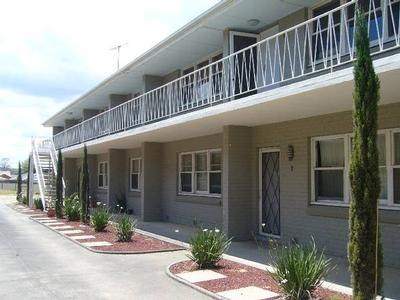 CENTRAL LOCATION, WALKING DISTANCE TO DANDENONG MARKET Picture