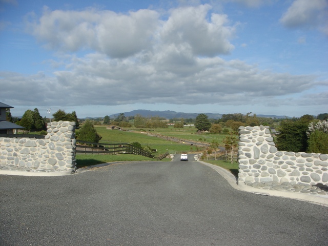 Best of Both Worlds! Picture 1