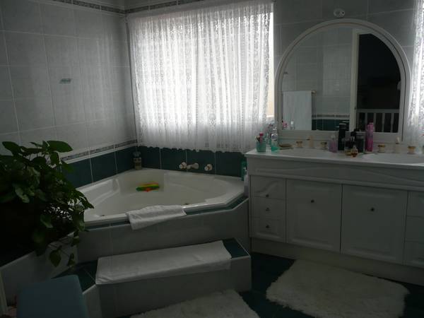 GEORGES HALL Picture 3