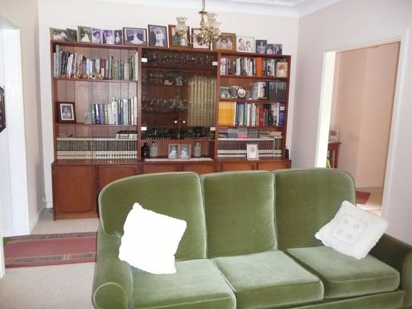 IMMACULATE FAMILY HOME- IN GROUND POOL Picture