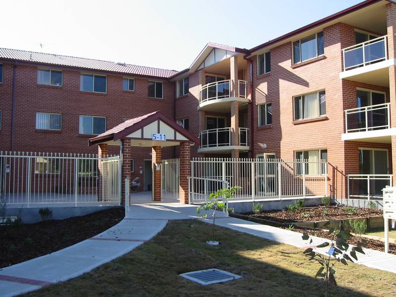 WHAT A CUTIE! Picture 1