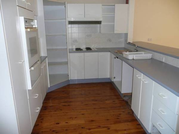 BUSH VIEWS - WATER GLIMPSES Picture 3