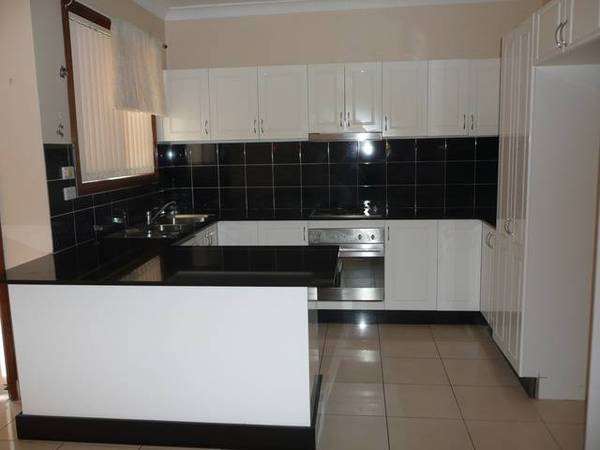 MODERN SPACIOUS DUPLEX - TORRENS TITLE Picture 2