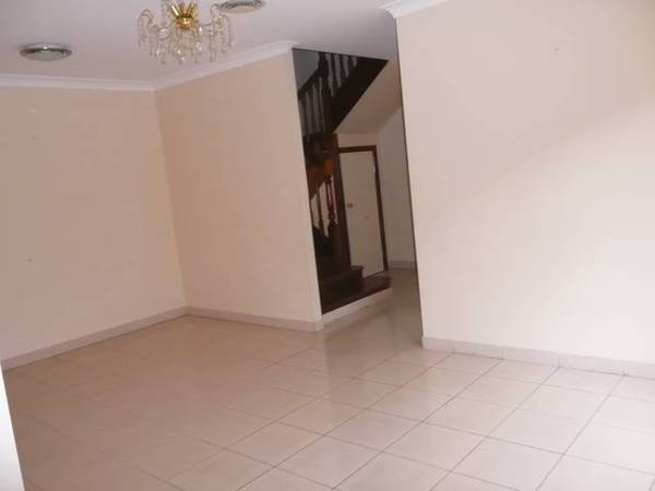 MODERN SPACIOUS DUPLEX - TORRENS TITLE Picture 3