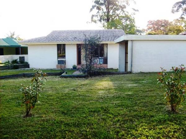 Auction Onsite on the 11th October, 2008 & Open homes each saturday until Auction @ 1:00 - 2:00 Picture 1