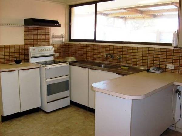 Auction Onsite on the 11th October, 2008 & Open homes each saturday until Auction @ 1:00 - 2:00 Picture 2