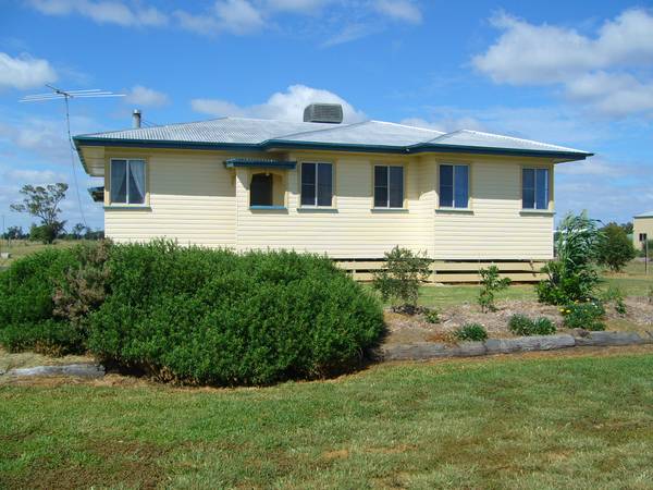 PEACEFUL GARDEN PROVIDED Picture 1