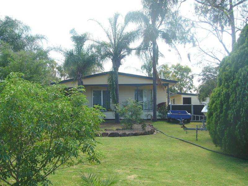 SPLASH IN THE POOL Picture 2