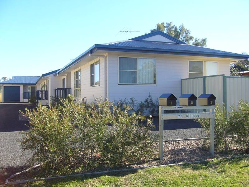 STYLISH AND IN DEMAND Picture 1