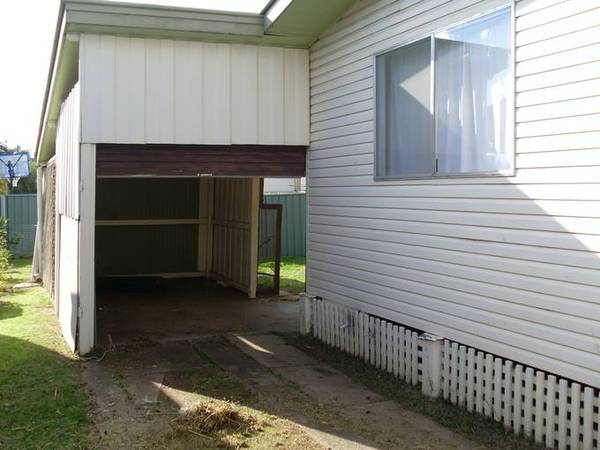NORTH DALBY RENTAL Picture 3