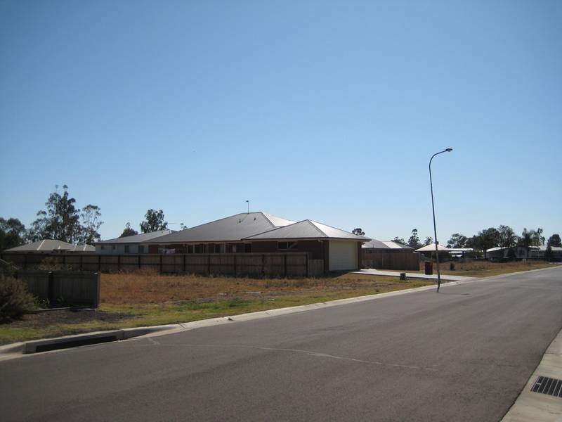 HOUSE BLOCK IN NEW ESTATE Picture 3