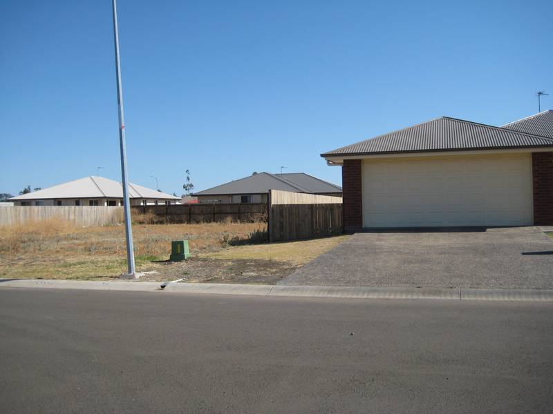 HOUSE BLOCK IN NEW ESTATE Picture 2