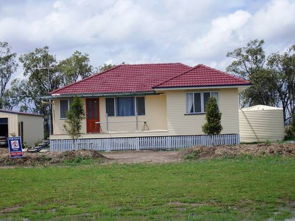 RENOVATED ON ACREAGE Picture 1